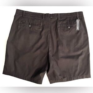 46” men's Roundtree & Yorke Bermuda shorts. solid pattern, pleated front